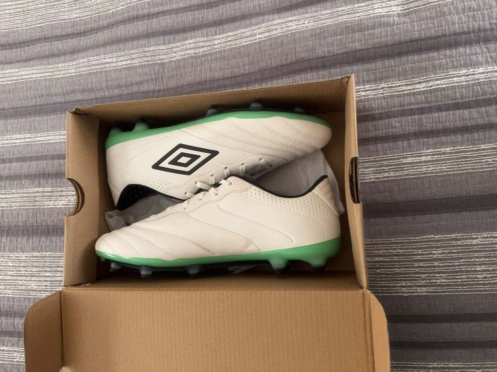 Umbro Tocco III Pro FG Soccer Cleats White/Black/Andean Toucan Size 8.5